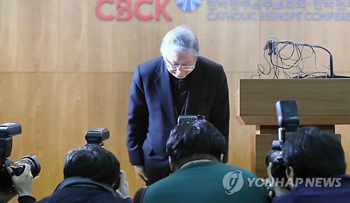 In this file photo, Archbishop Hyginus Kim Hee-joong, head of the Catholic Bishops' Conference of Korea, bows in front of cameras at the conference's office in eastern Seoul on Feb. 28, 2018, after reading a statement of apology in response to an allegation of attempted rape by a priest. (Yonhap) In this file photo, Archbishop Hyginus Kim Hee-joong, head of the Catholic Bishops' Conference of Korea, bows in front of cameras at the conference's office in eastern Seoul on Feb. 28, 2018, after reading a statement of apology in response to an allegation of attempted rape by a priest. (Yonhap)