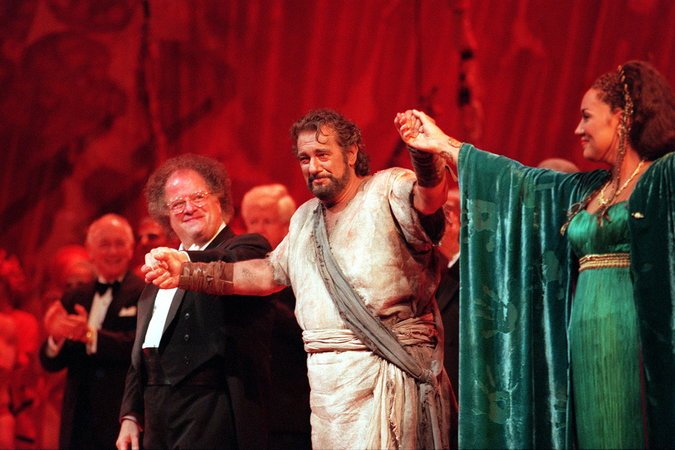 Bows after Saint-Saens’s “Samson et Dalila” in 1998, with, from left, Mr. Levine, Placido Domingo and Olga Borodina.