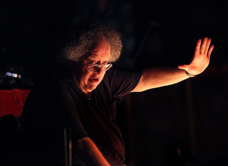 James Levine in the pit at a Metropolitan Opera rehearsal in 2009.