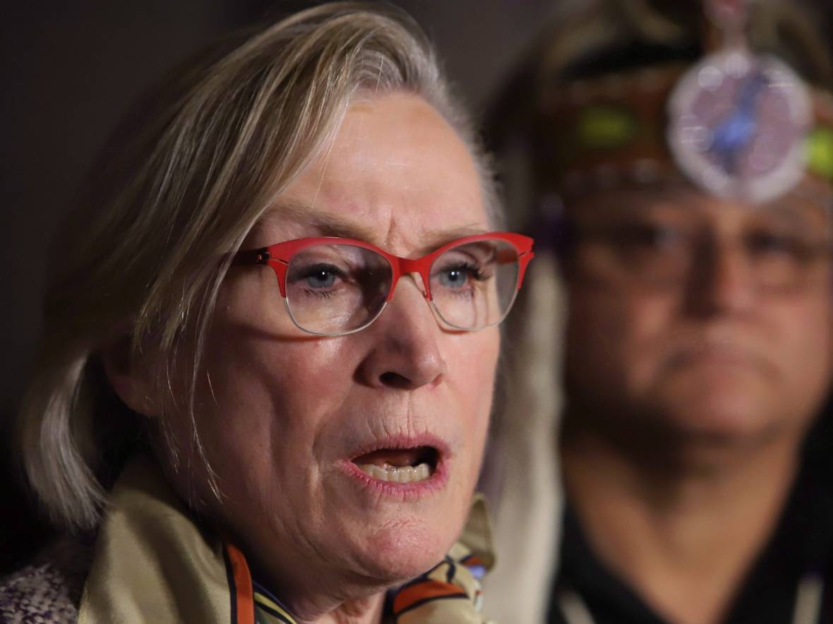 Crown-Indigenous Relations Minister Carolyn Bennett says government still supports motion calling for Pope's apology. (Fred Chartrand/Canadian Press)