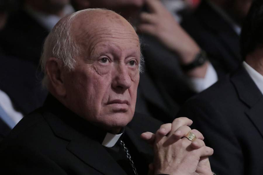 La maxima autoridad de la Iglesia chilena aseguro que el Pontifice fue "enganado" sobre la informacion que recibio por el supuesto encubrimiento de Barros a Fernando Karadima.