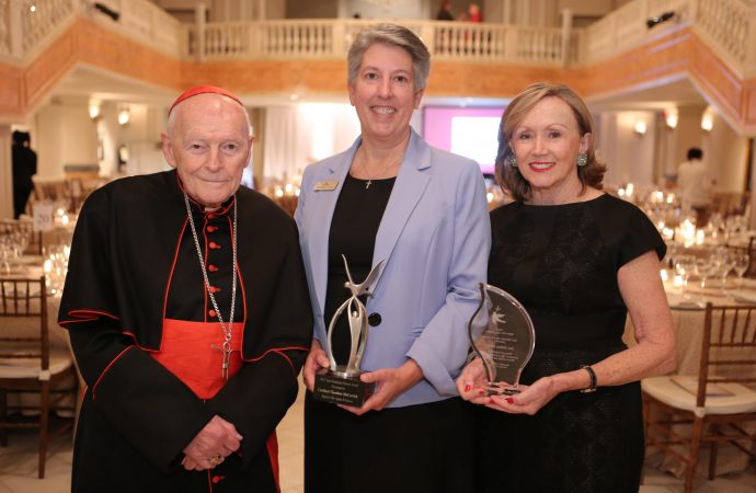 Sister Kathleen Lunsmann, center, who is an Immaculate Heart of Mary Sister and president of Support Our Aging Religious, or SOAR!, poses at the group's Nov. 3 awards dinner in Washington with Cardinal Theodore McCarrick, retired archbishop of Washington, and Jane Sullivan Roberts. Cardinal McCarrick received the St. Katharine Drexel Award, and Jane Sullivan Roberts was given the St. Elizabeth Ann Seton Award. (Credit: CNS.)