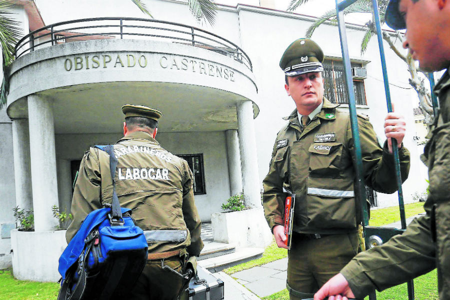 Efectivos Del Os-9 Y Labocar De Carabineros Allanaron El Obispado Castrense De Chile.