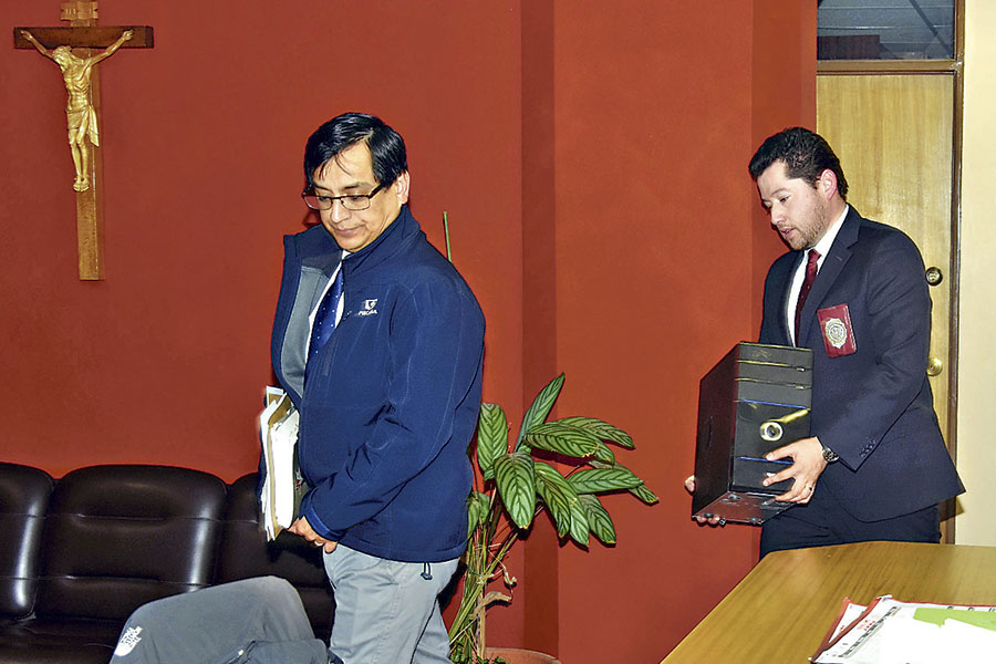 La informacion se obtuvo tras el analisis de los documentos incautados en diocesis de Temuco y Villarrica.