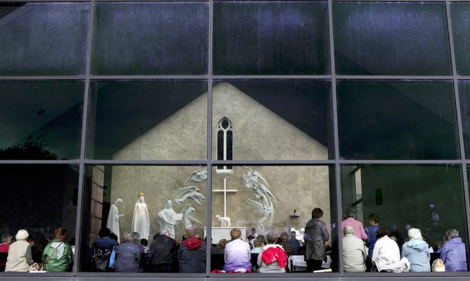 Parishioners attend mass at a Catholic church in Ireland. (Cathal McNaughton / Reuters)