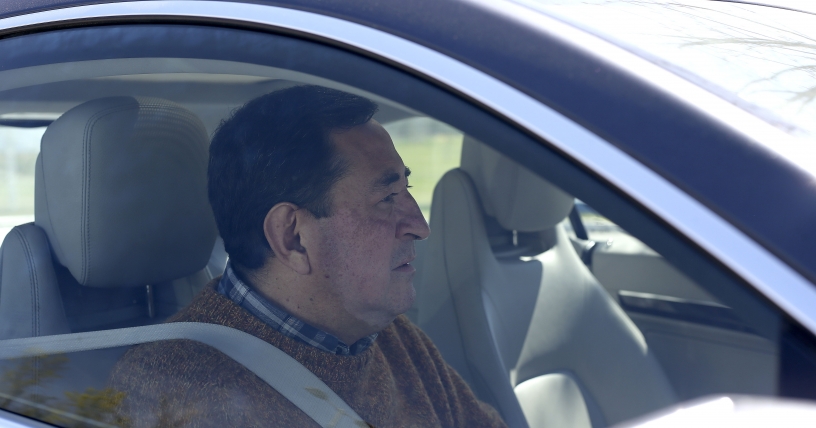 La investigacion contra Oscar Munoz Toledo salpica al arzobispo de Santiago, Ricardo Ezzati, quien debe presentarse a declarar manana ante el fiscal Emiliano Arias. El cardenal se encuentra imputado por encubrimiento en esta causa. Otro flanco que lo complica son las nuevas revelaciones sobre el caso del sacerdote Jorge Laplagne Aguirre, donde tambien se le acusa de no tomar en cuenta las denuncias.
