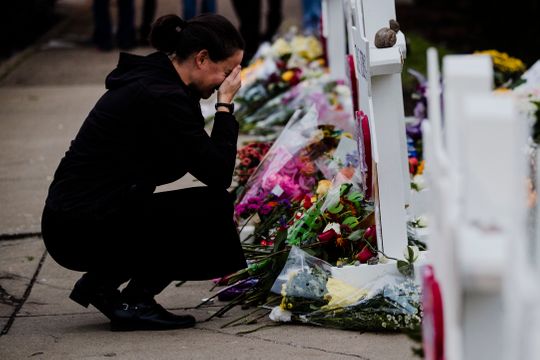 A woman pays her respects at a makeshift memorial in the aftermath of a deadly shooting at the Tree of Life Synagogue in Pittsburgh, Oct. 29, 2018. (Photo: Matt Rourke, AP)