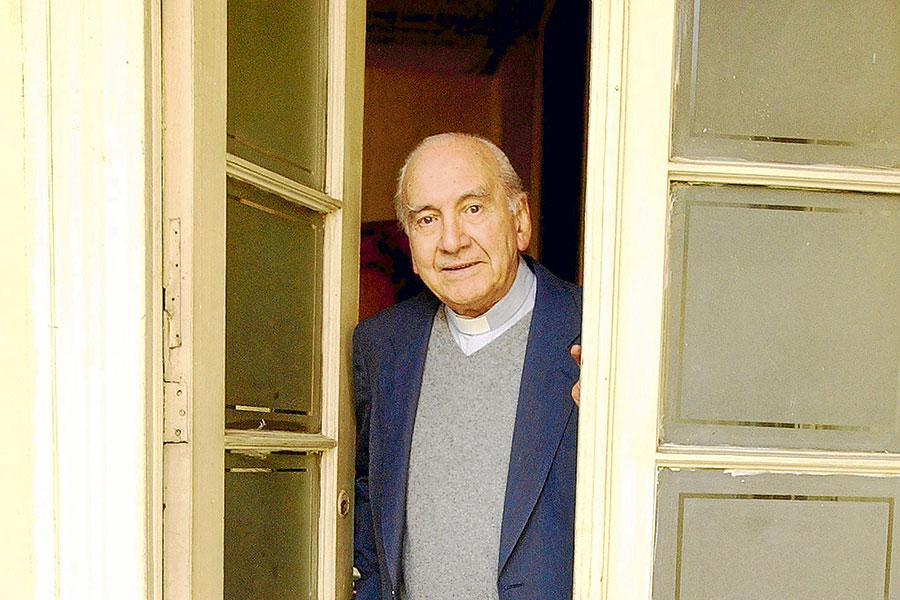 El jurista detallo que la acusacion contra Poblete no causo sorpresa en la orden jesuita, pues el clerigo era conocido por "su gusto por las jovencitas". Tambien confirmo que se reunira con algunas de las nuevas denunciantes del sacerdote.