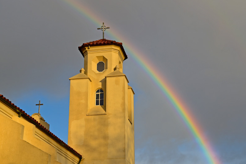 A rainbow appears behind the cross at Saint Mary’s Catholic Church in Walnut Creek, Calif. on Monday, Jan. 23, 2017. (Jose Carlos Fajardo/Bay Area News Group)