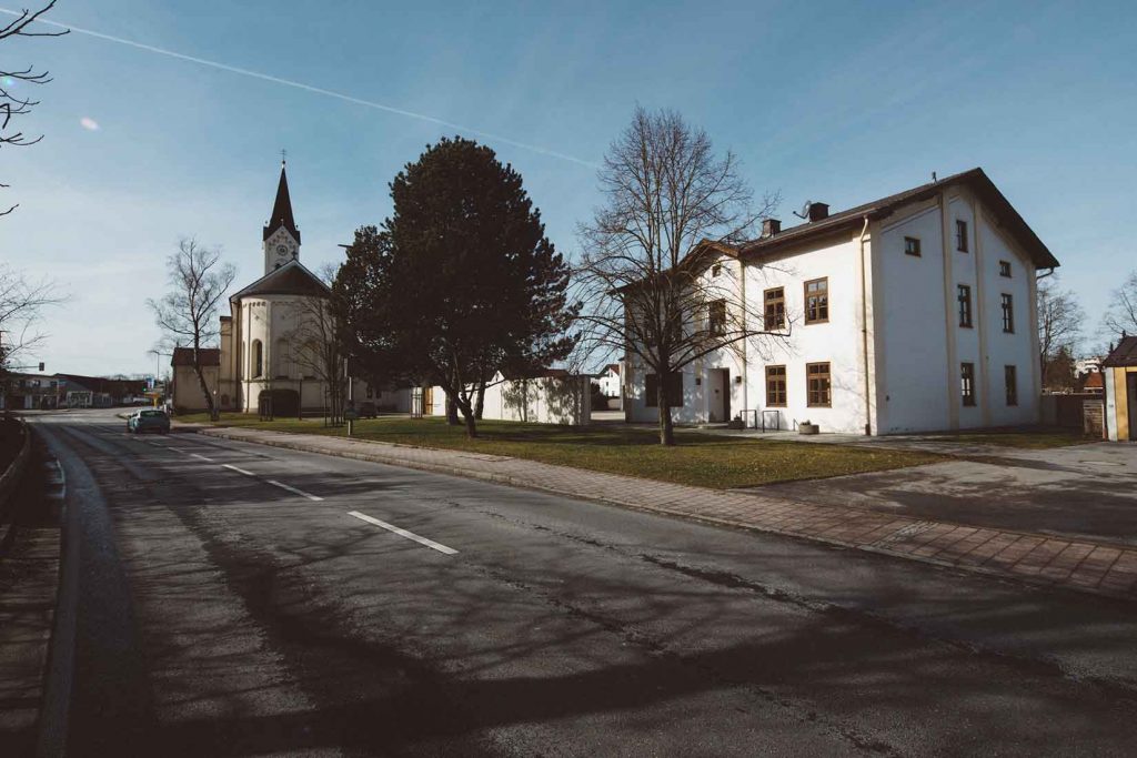 Presbytery and church in Garching © Ivo Mayr/CORRECTIV