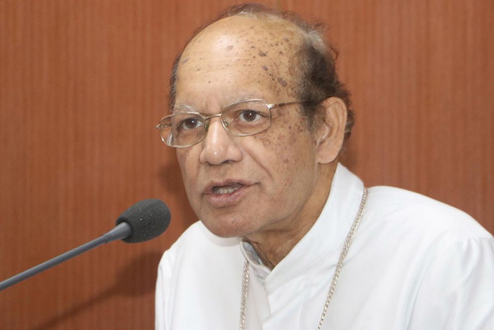 Cardinal Oswald Gracias of Mumbai, president of Catholic Bishops Conference of India, speaks during a news conference in 2018 in Bangalore. (CNS/Anto Akkara)