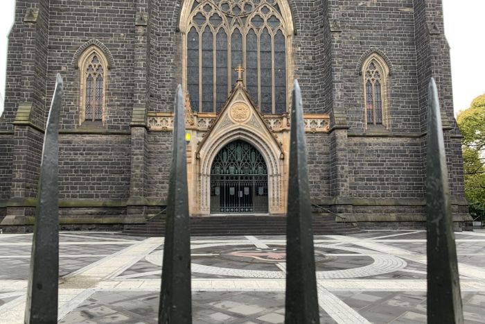 PHOTO: Cardinal Pell's lawyers said his practice of greeting churchgoers at the steps of St Patrick's Cathedral meant he could not have done what he was accused of. (ABC News: Karen Percy)