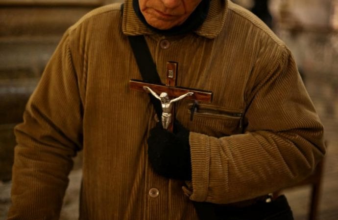 A man holds a crucifix at the cathedral in Santiago, Chile, May 18, 2018. (Credit: Ivan Alvarado/Reuters via CNS.)