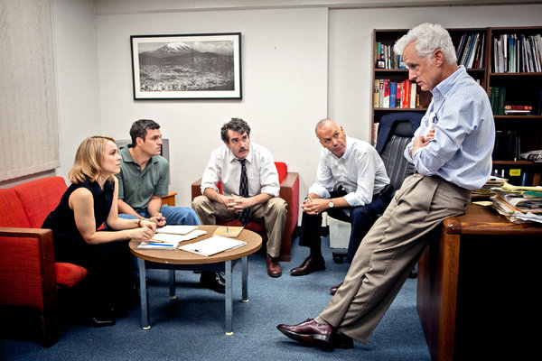 From left, Rachel McAdams, Mark Ruffalo, Brian d’Arcy James, Michael Keaton and John Slattery play Boston Globe reporters in “Spotlight.”