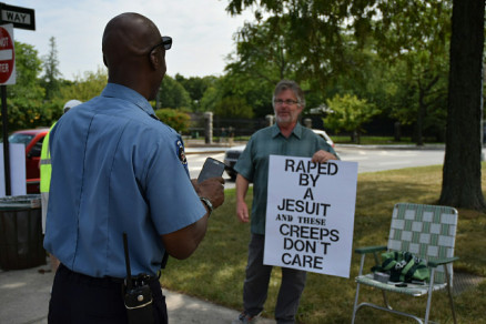 A local policeman showed support to Neal Gumpel on Thursday afternoon. Gumpel is an alleged victim of sexual clergy abuse. (Andrea Garcia/The Fordham Ram)