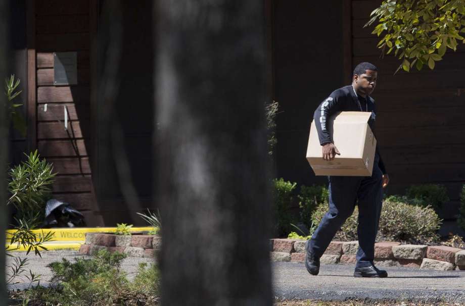 Investigators execute a search warrant at the Shalom Center in Splendora on Sept. 19, 2018 in connection with the arrest of Manuel La Rosa-Lopez, a former priest at Conroe’s Sacred Heart Catholic Church. La Photo: Jason Fochtman, Houston Chronicle / Staff Photographer