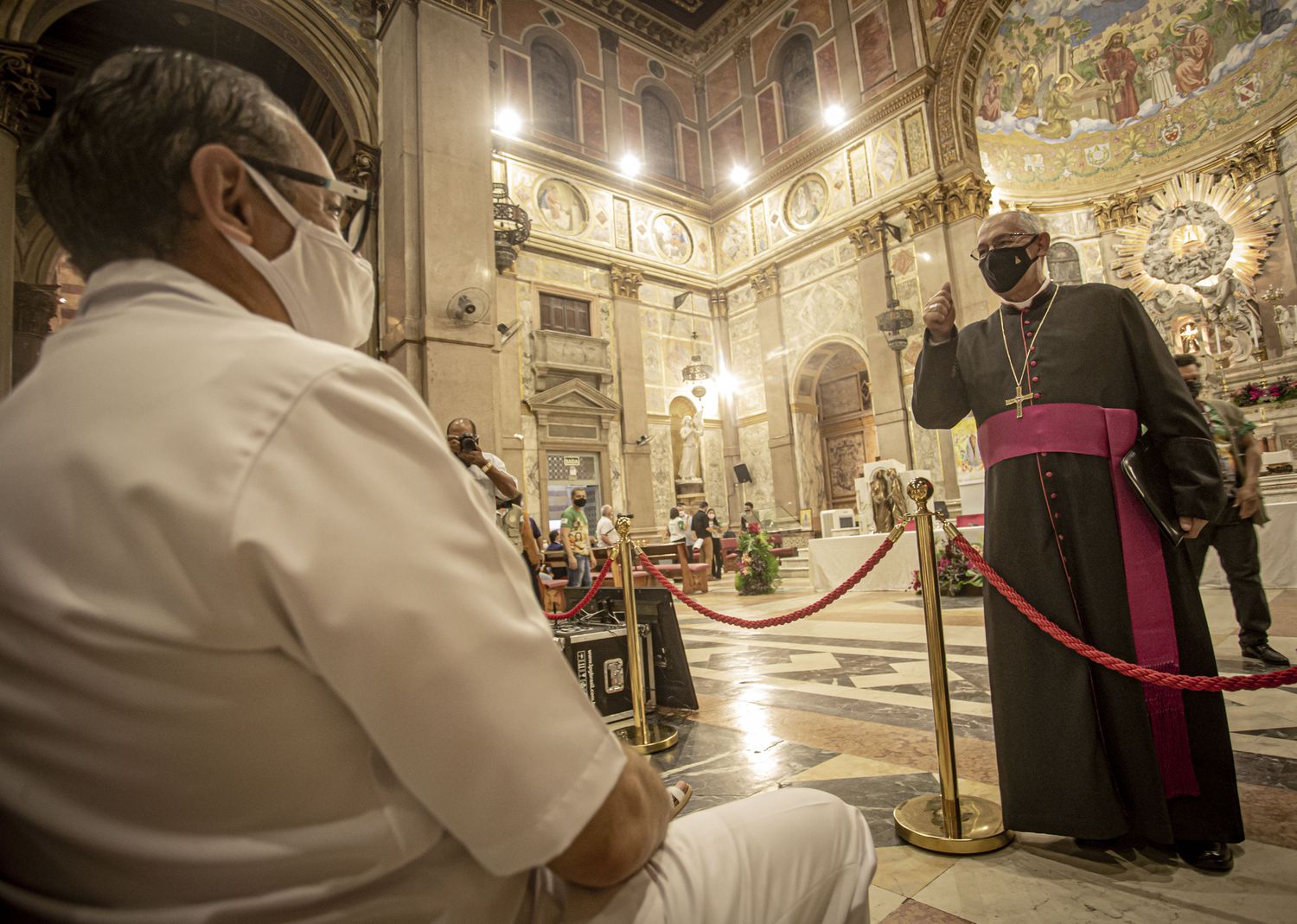 O arcerbispo Dom Alberto Taveira durante missa. / TARSO SARRAF