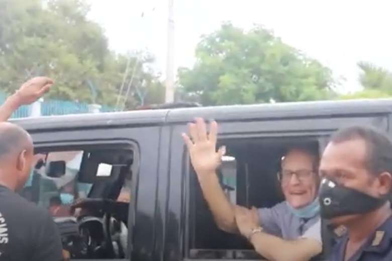 Richard Daschbach waves from a police van before starting his trial on Feb. 22. (Photo: YouTube)