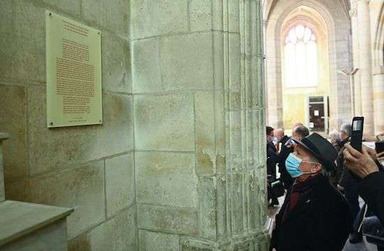 A plaque has been installed in the cathedral of Luçon as an act of repentance for those who have suffered abuse from priests, March 14, 2021. (FRANCK DUBRAY/OUEST FRANCE/MAXPPP)