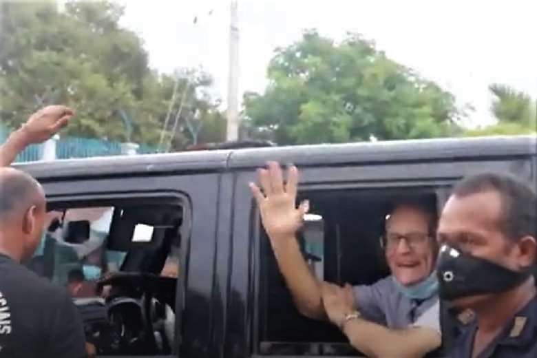 Richard Daschbach waves from a police van before the start of his trial on Feb. 22. (Photo: YouTube)