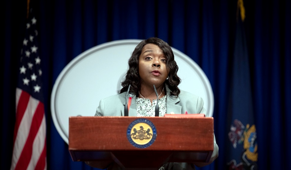 Acting Secretary Veronica Degraffenreid fields questions about the Pennsylvania Office of State Inspector General's probe into the Department of State's failure to advertise a constitutional amendment.  Commonwealth Media Services