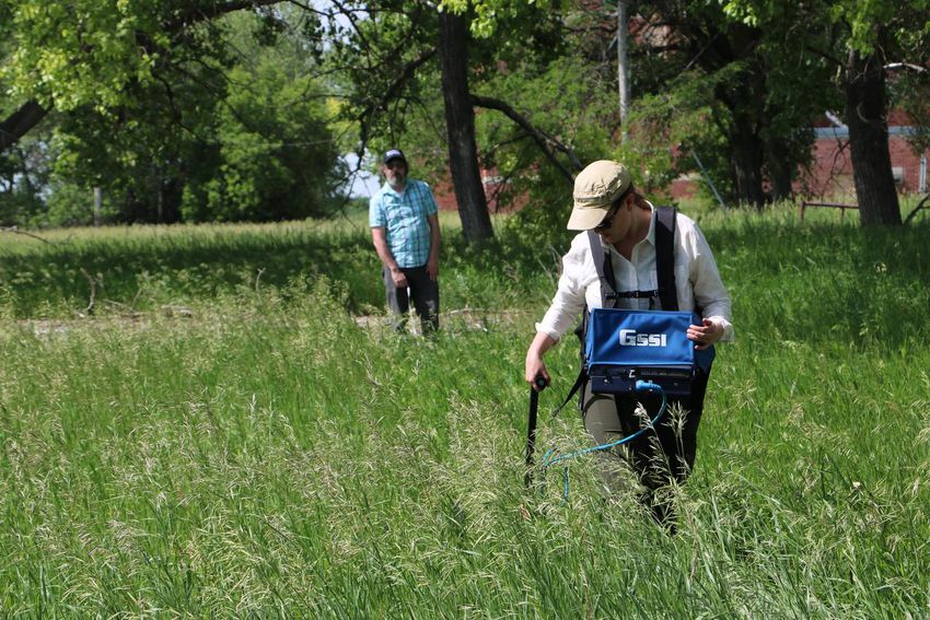 Kisha Supernant using ground-penetrating radar, with Lyle Keewatin Richards.