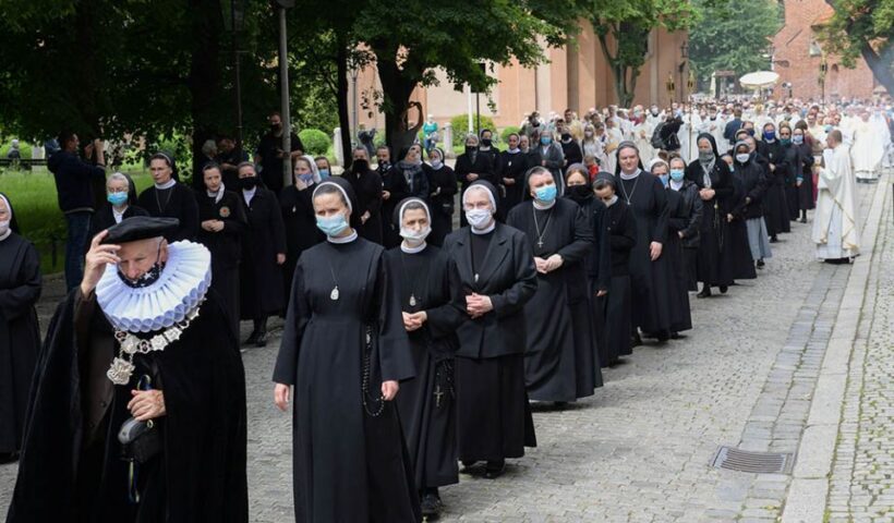 Nuns wearing protective masks take part in a Corpus Christi procession in Krakow, Poland, June 11, 2020, during the COVID-19 pandemic. (CNS/Agencja Gazeta via Reuters/Jakub Porzycki)