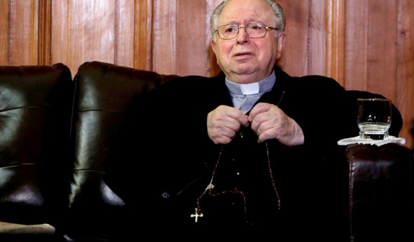 Chilean Fernando Karadima, the defrocked priest at the heart of a sexual abuse case that rocked Chile's Catholic Church, died of natural causes July 25, 2021. He was 90. He is pictured with a rosary inside the Supreme Court building in Santiago Nov. 11, 2015. (CNS photo / Carlos Vera, Reuters)