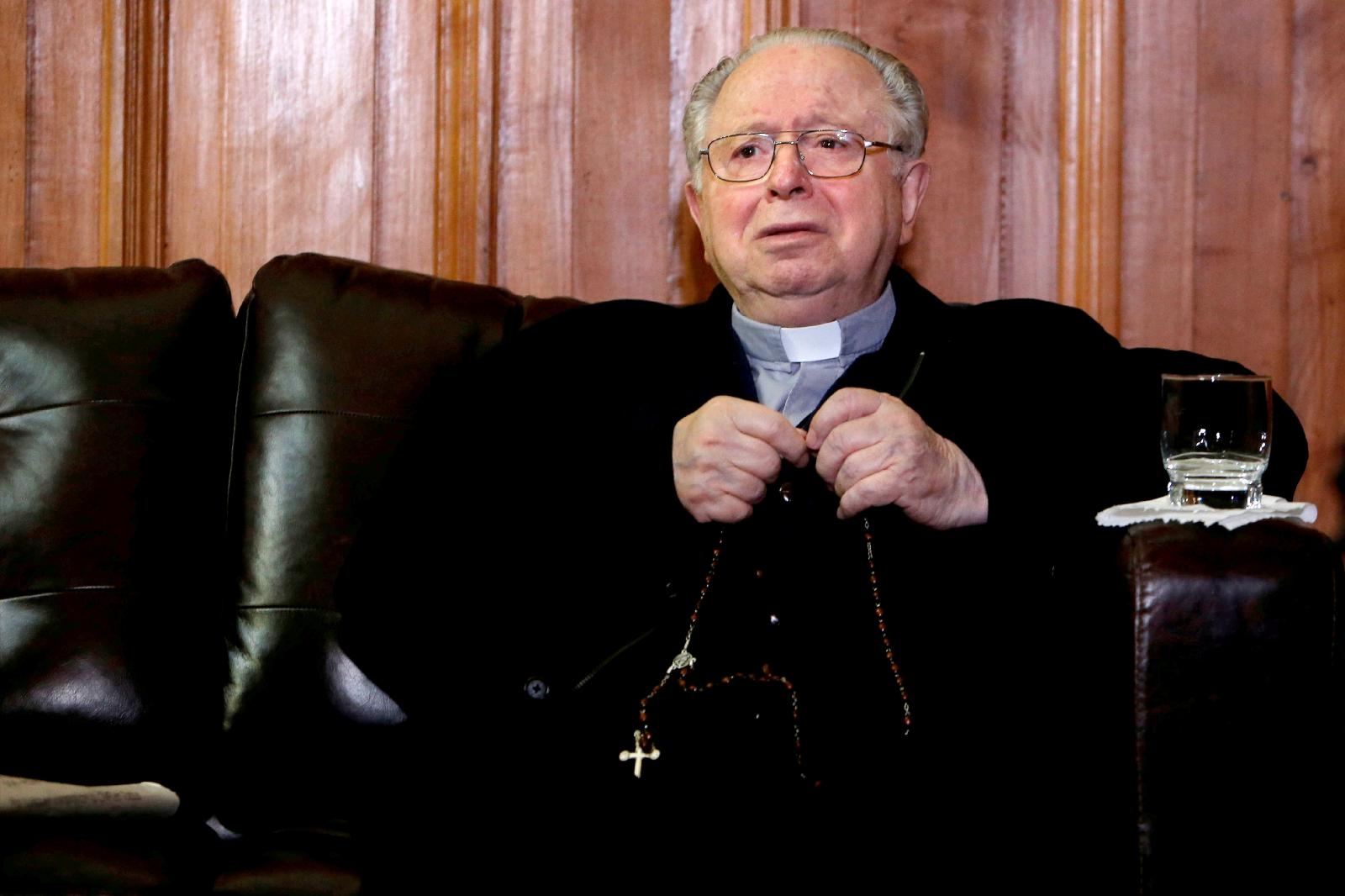 Chilean Fernando Karadima, the defrocked priest at the heart of a sexual abuse case that rocked Chile's Catholic Church, died of natural causes July 25, 2021. He was 90. He is pictured with a rosary inside the Supreme Court building in Santiago Nov. 11, 2015. (CNS photo / Carlos Vera, Reuters)