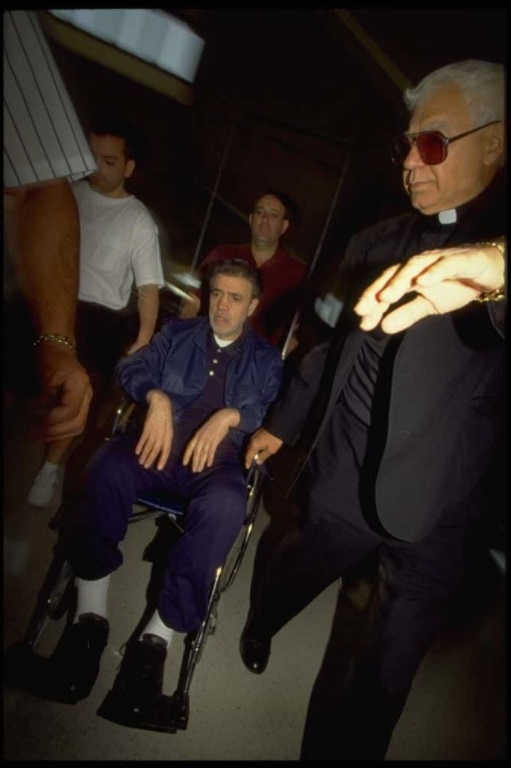 Father Louis Gigante (R) seen escorting his brother Vincent Gigante (C) in a wheelchair (Rick Maiman / Sygma via Getty Images)