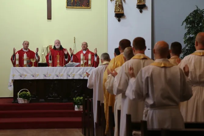 Cardinal Seán O’Malley celebrates Mass during a safeguarding summit in Warsaw, Poland, Sept. 20, 2021./ episkopat.pl