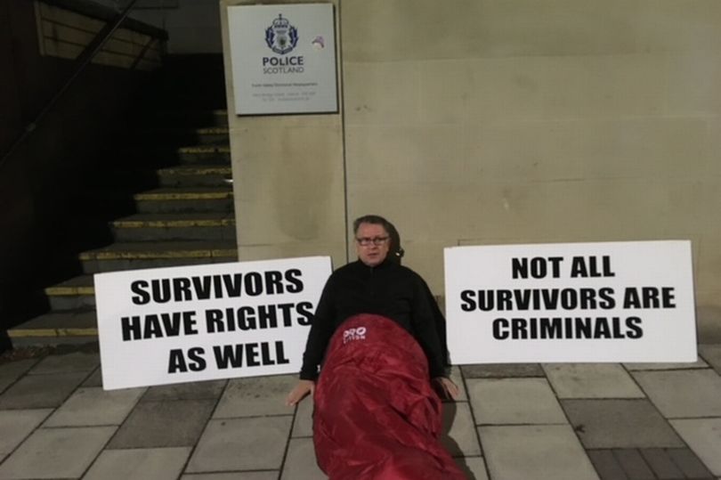 Dave Sharp camping outside Falkirk Police Station. (Image: Dave Sharp)