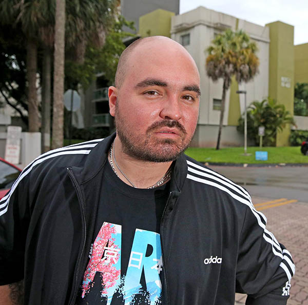 Carlos Lomena outside the Florida apartment building from which he was evicted. Image: Charles Trainor Jr / Miami Herald