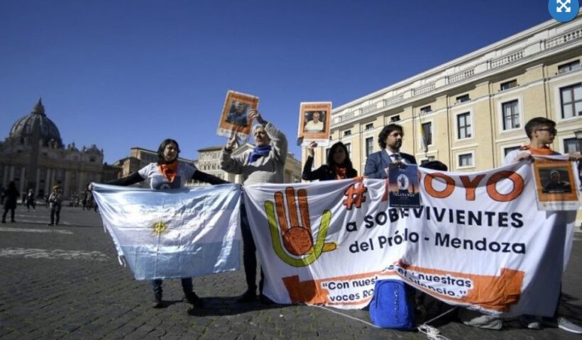 Victims demonstrate, calling for justice for the crimes committed at the Provolo Institute. | Cedoc / Perfil