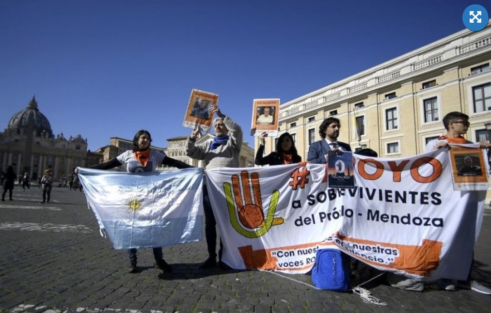 Victims demonstrate, calling for justice for the crimes committed at the Provolo Institute. | Cedoc / Perfil