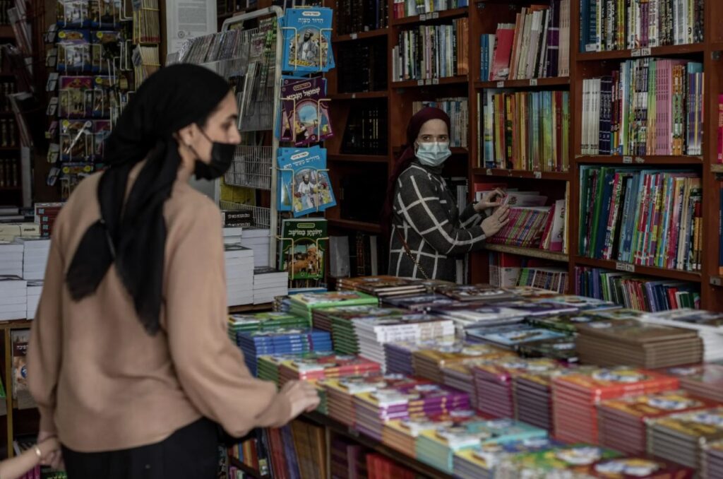 Bookstores were still prominently displaying Mr. Walder’s children’s books in Bnei Brak. Avishag Shaar-Yashuv for The New York Times