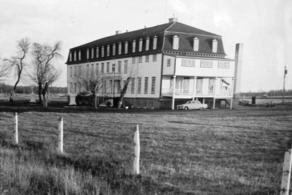 The Fort Alexander Residential School closed in 1970. Fontaine attended the school, operated by the Missionary Oblates of Mary Immaculate, at Sagkeeng First Nation, before attending the Assiniboia Residential School in Winnipeg. (George Harris Fonds/Archives of Manitoba)
