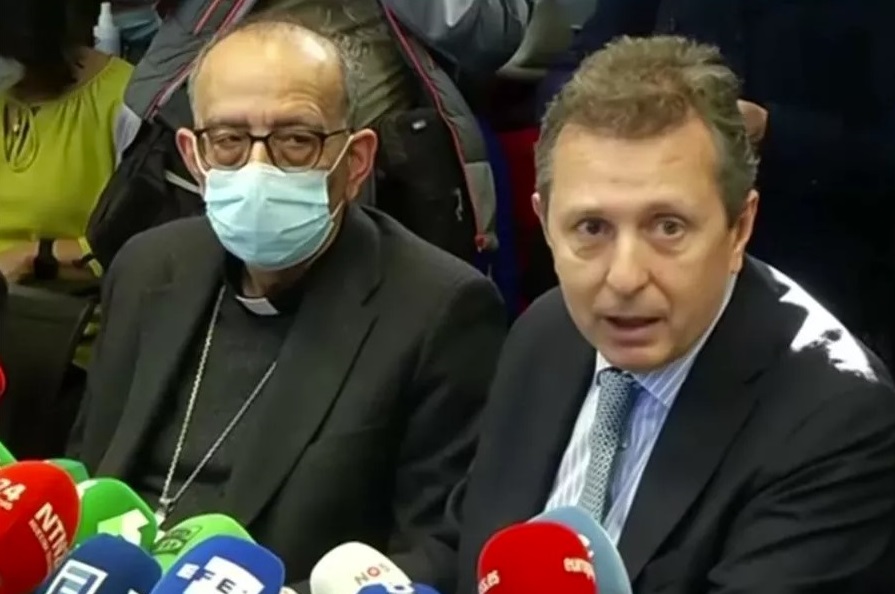 Cardinal Juan José Omella Omella of Barcelona and Javier Cremades at a press conference in Madrid, Feb. 22, 2022. (photo: Screenshot from EpiscopalConferencia / YouTube)