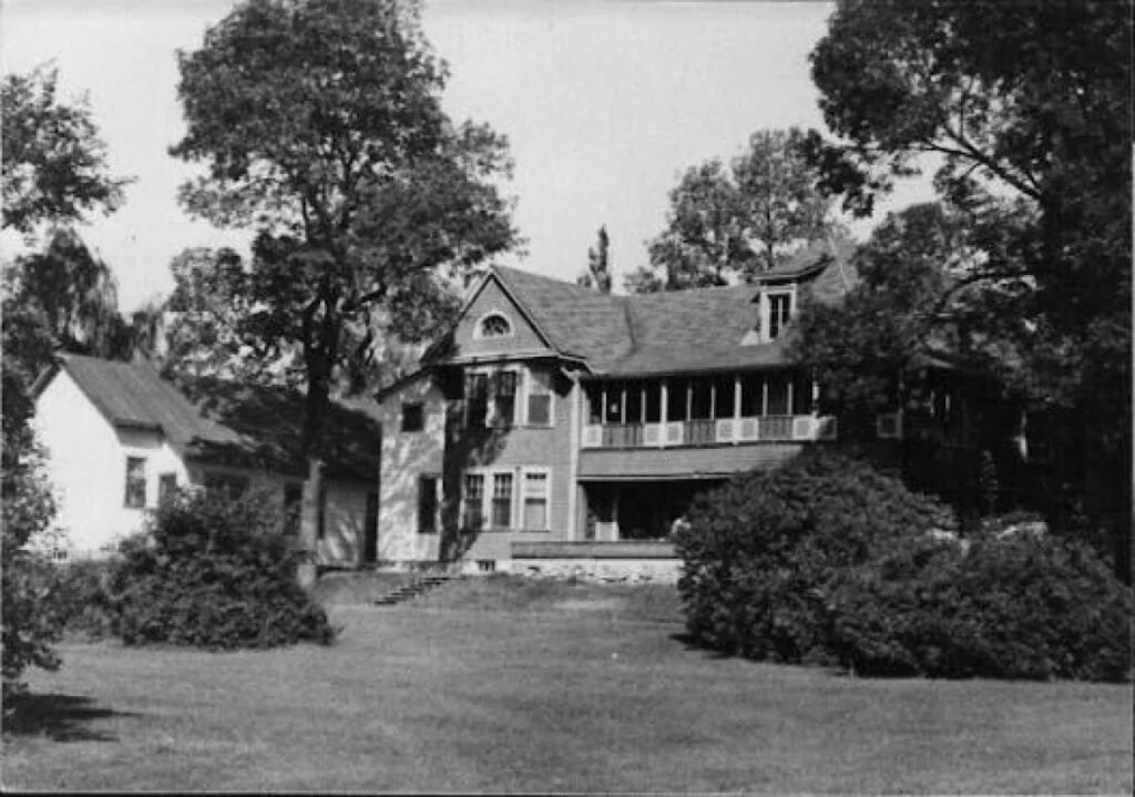 Father George Epoch was assigned to the Manresa Jesuit retreat house in Beaconsfield, Que., in 1963-1964. The home was originally owned by Arthur Drummond but was sold to the Jesuits in 1946. The chapel is on the left. (Société historique Beaurepaire-Beaconsfield, collection Mrs. A.T. Henderson)