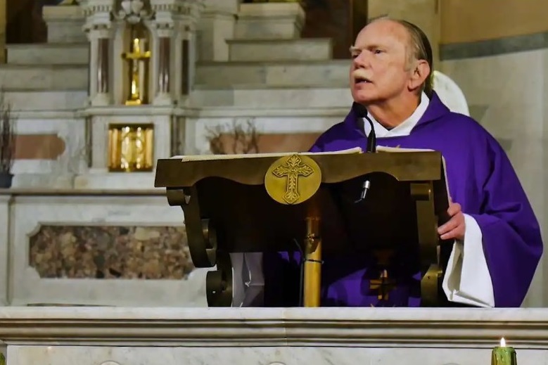 Father James T. Beighlie is seen delivering a homily on April 5, 2020, during Palm Sunday celebrations at St. Vincent DePaul Parish in the Archdiocese of St. Louis, Missouri. (Photo: stvstl.org)