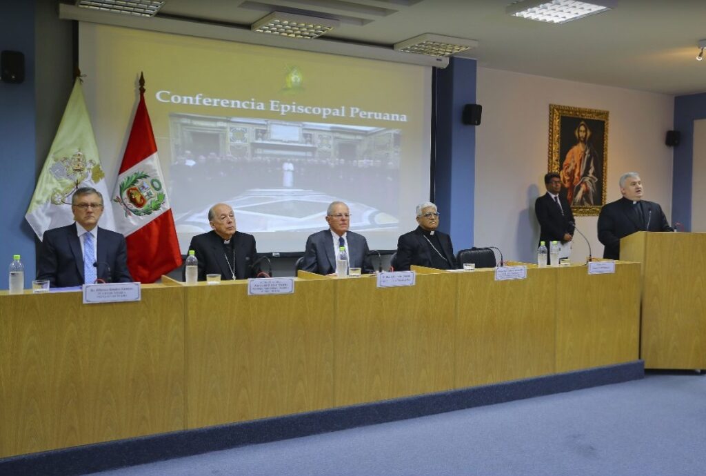 Second, from left to right, Cardinal Cipriani, then Peruvian President Pedro Pablo Kuczynski, and then chair of the Peruvian conference of Bishops, Miguel Cabrejos Vidarte. Andrés Valle for the Presidency of Peru, 2018.