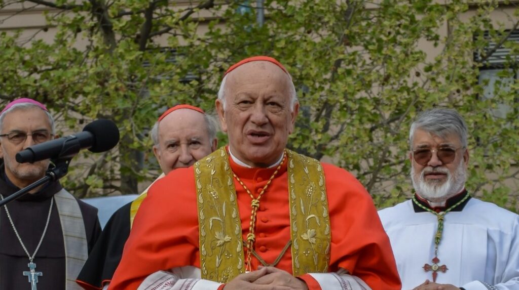 Cardinal Ricardo Ezzati Andrello, emeritus archbishop of Santiago de Chile, 2017. Wikicommons @ upload.wikimedia.org/wikipedia/commons/d/dd/Procesi%C3%B3n_de_la_Virgen_del_Carmen_2017_-_Ricardo_Ezzati_01.jpg