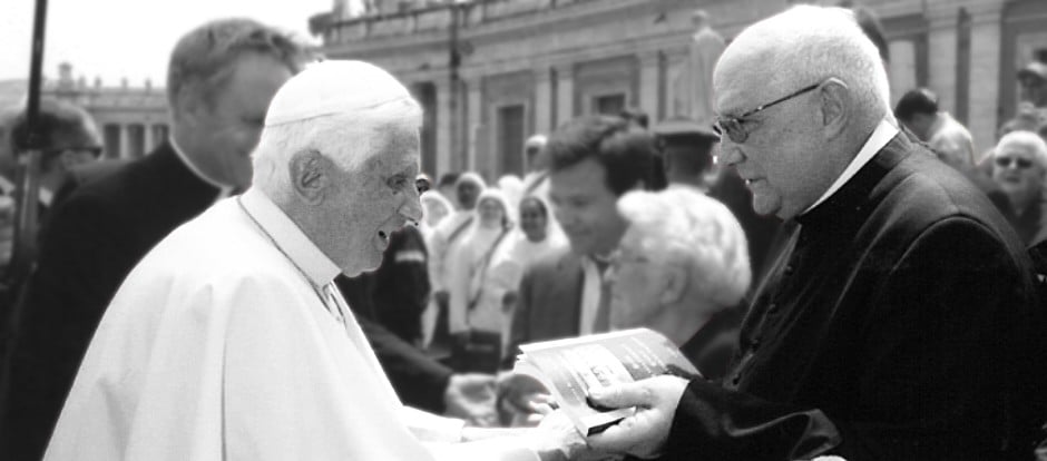 Benedict XVI and Argentine Carlos Miguel Buela, founder of the Institute of the Ircarnate Word. From their social media.